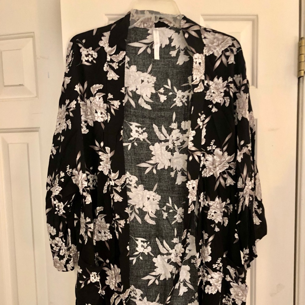 Black flower Kimono
